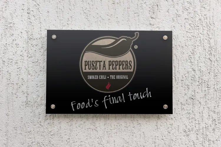 Puszta Peppers GmbH Schild